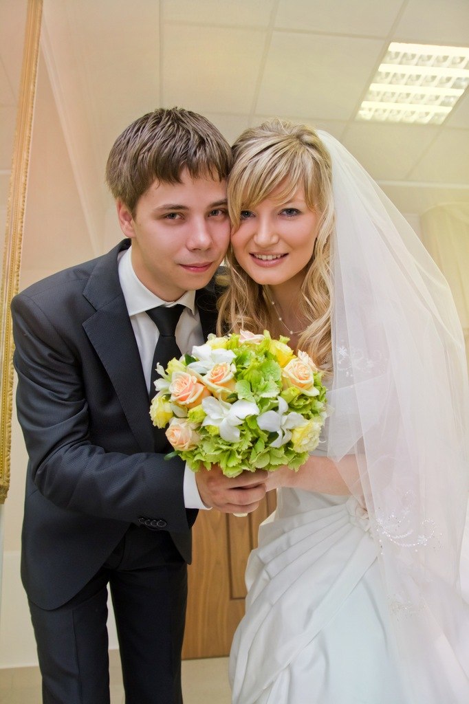 Счастливые молодожены